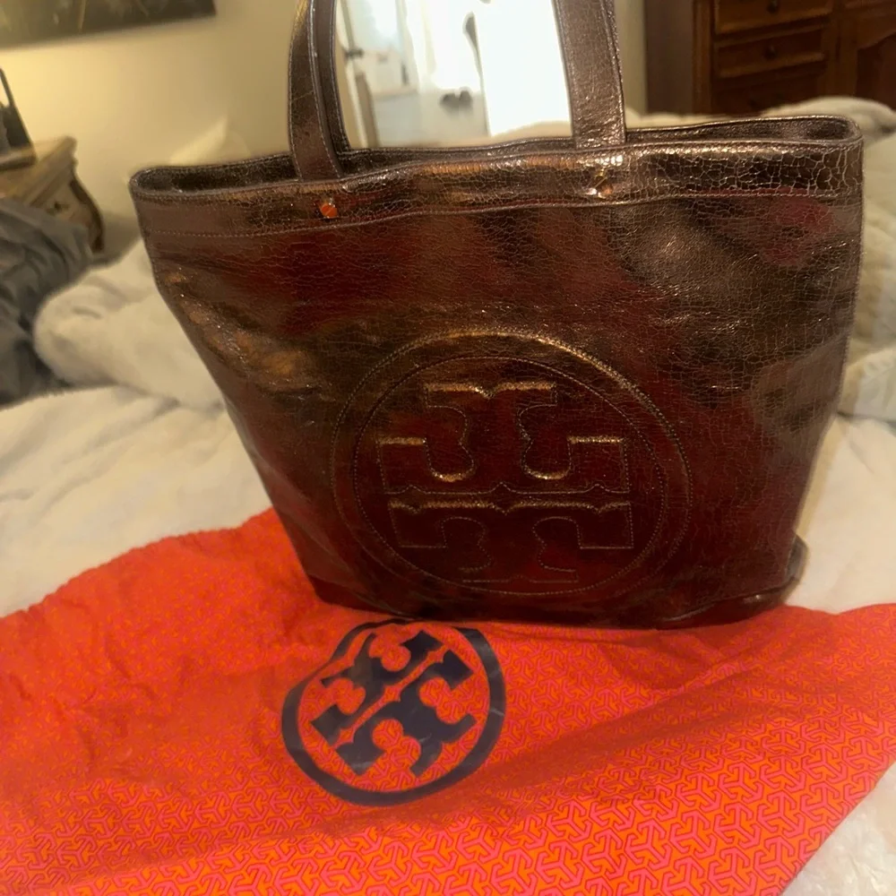 Tory Burch reposhing this